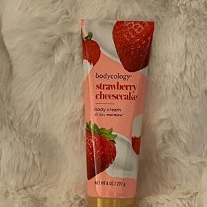 Bodycology Strawberry Cheesecake Body Cream